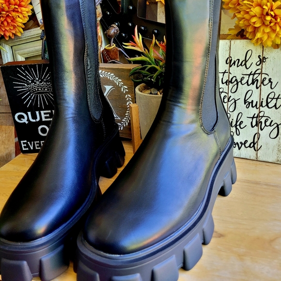 Extreme Chunky Sole Calf High Chelsea Boots - Picture 5 of 10